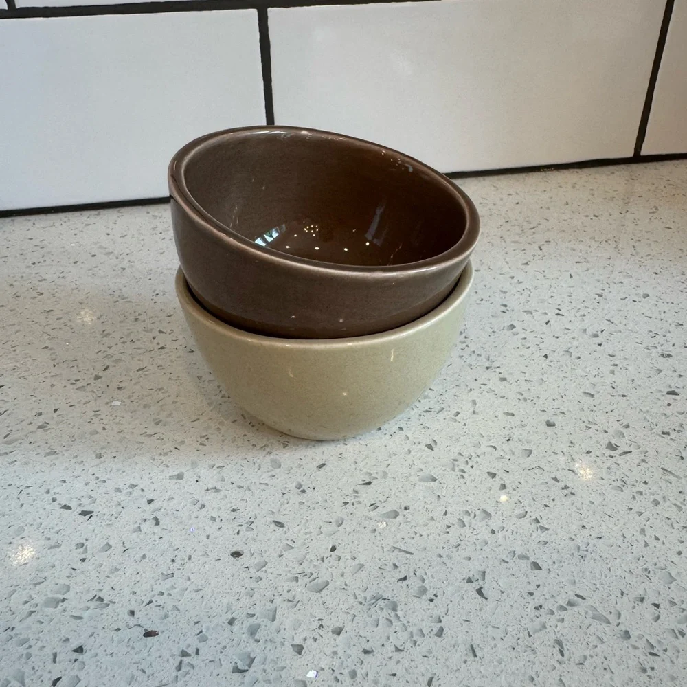 Set of 2 Pottery Barn Brown and Tan Berry Bowls